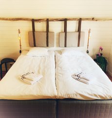 Bäddade sängar i stuga vid Ragenrudsjön